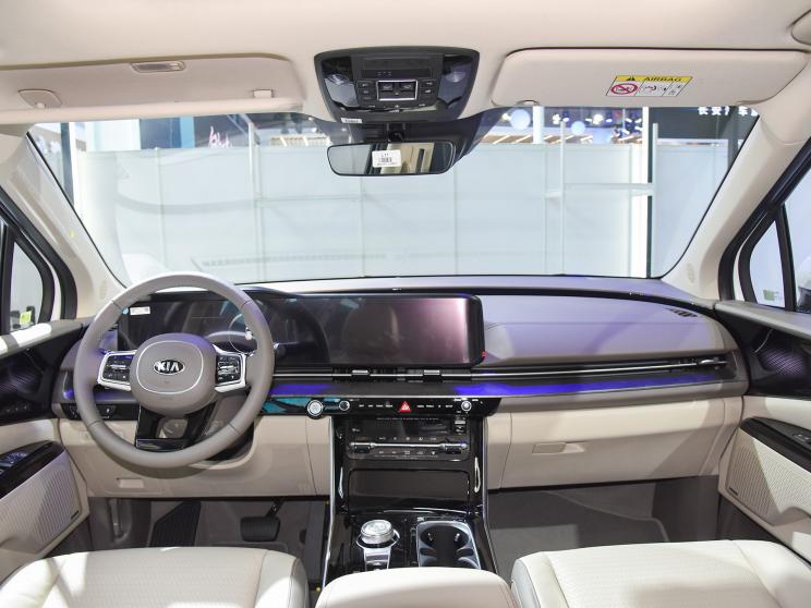 В Пекіні представили новий KIA Carnival для внутрішнього ринку