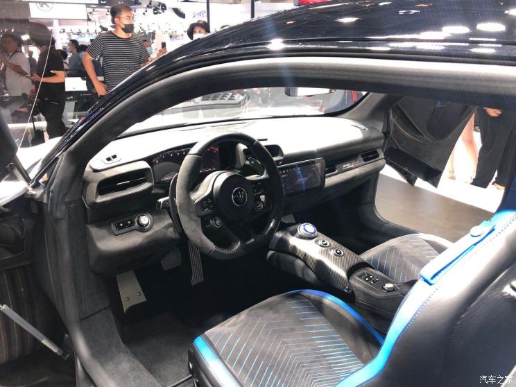 В Пекіні представлений среднемоторний суперкар Maserati MC20