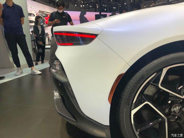 В Пекіні представлений среднемоторний суперкар Maserati MC20