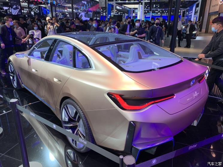 Презентація серійного електроседана BMW i4 на Пекінському автосалоні