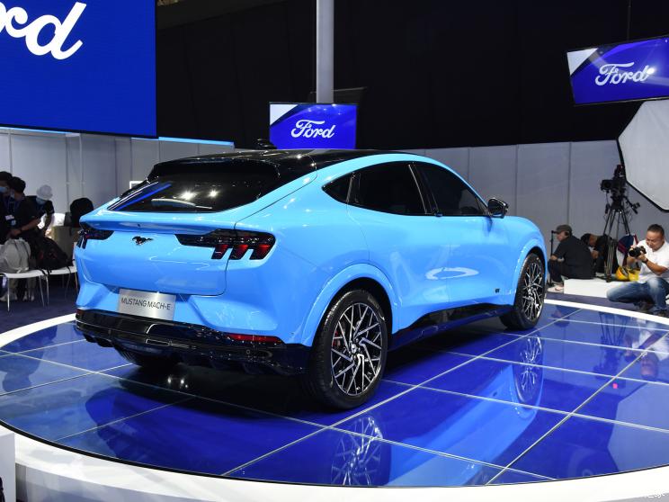 На Пекінському автосалоні було офіційно представлено Ford Mustang Mach-E