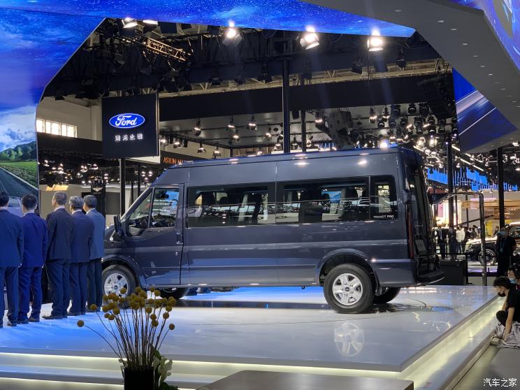 На Пекінському автосалоні компанія Ford офіційно представила модель Transit Pro
