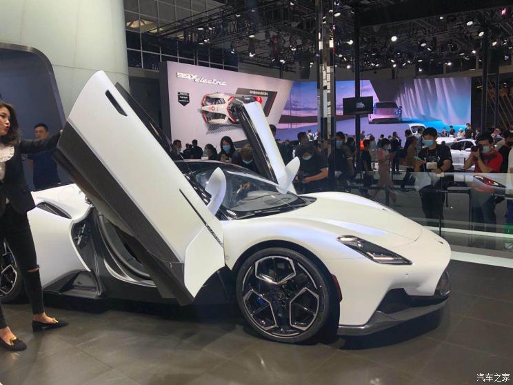 В Пекіні представлений среднемоторний суперкар Maserati MC20
