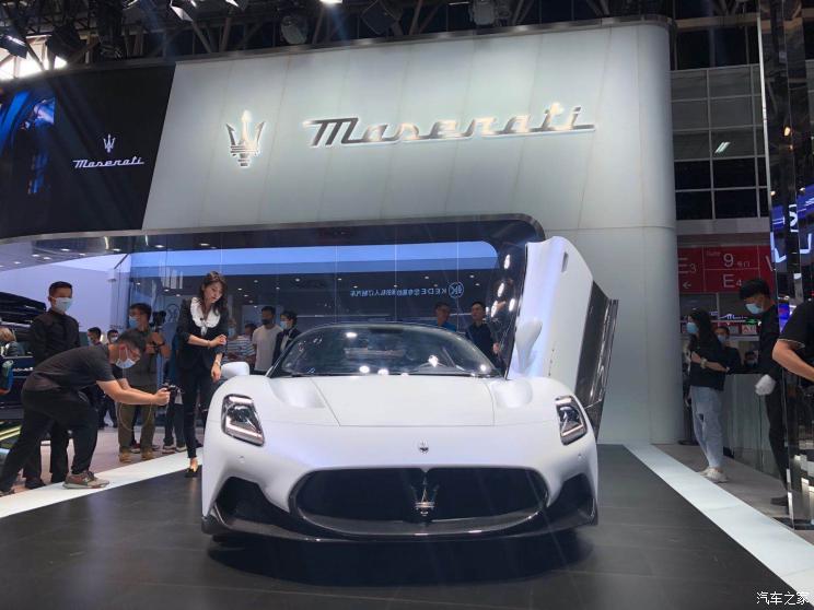 В Пекіні представлений среднемоторний суперкар Maserati MC20