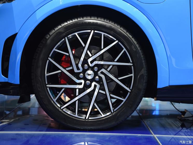 На Пекінському автосалоні було офіційно представлено Ford Mustang Mach-E