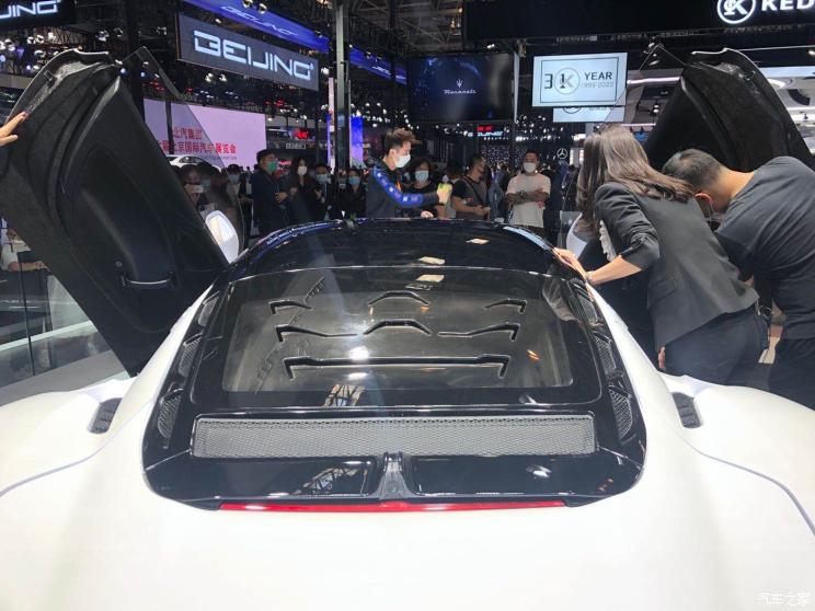 В Пекіні представлений среднемоторний суперкар Maserati MC20