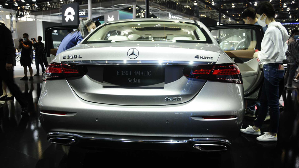 Mercedes-Benz представив на Пекінському автосалоні оновлений E-Class з подовженою базою