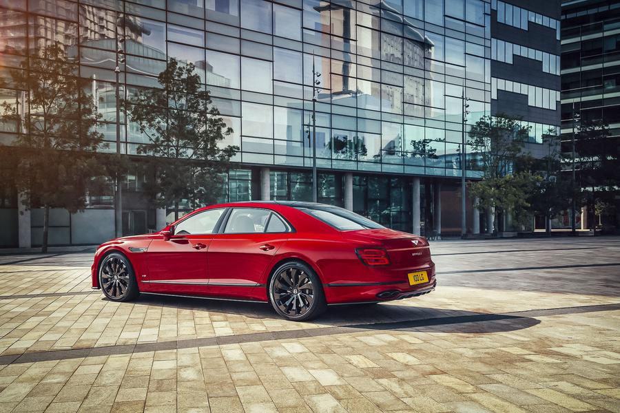 Bentley представила «легкий» Flying Spur з мотором V8