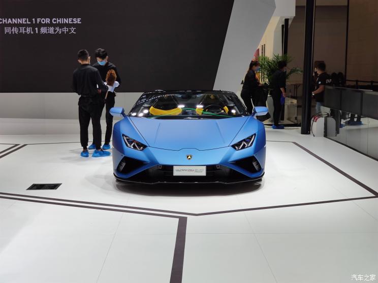 На Пекінському автосалоні дебютував задньопривідний кабріолет Lamborghini Huracan EVO