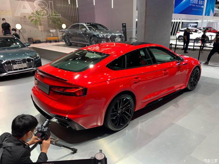 Audi офіційно представила нову модель RS5 Sportback