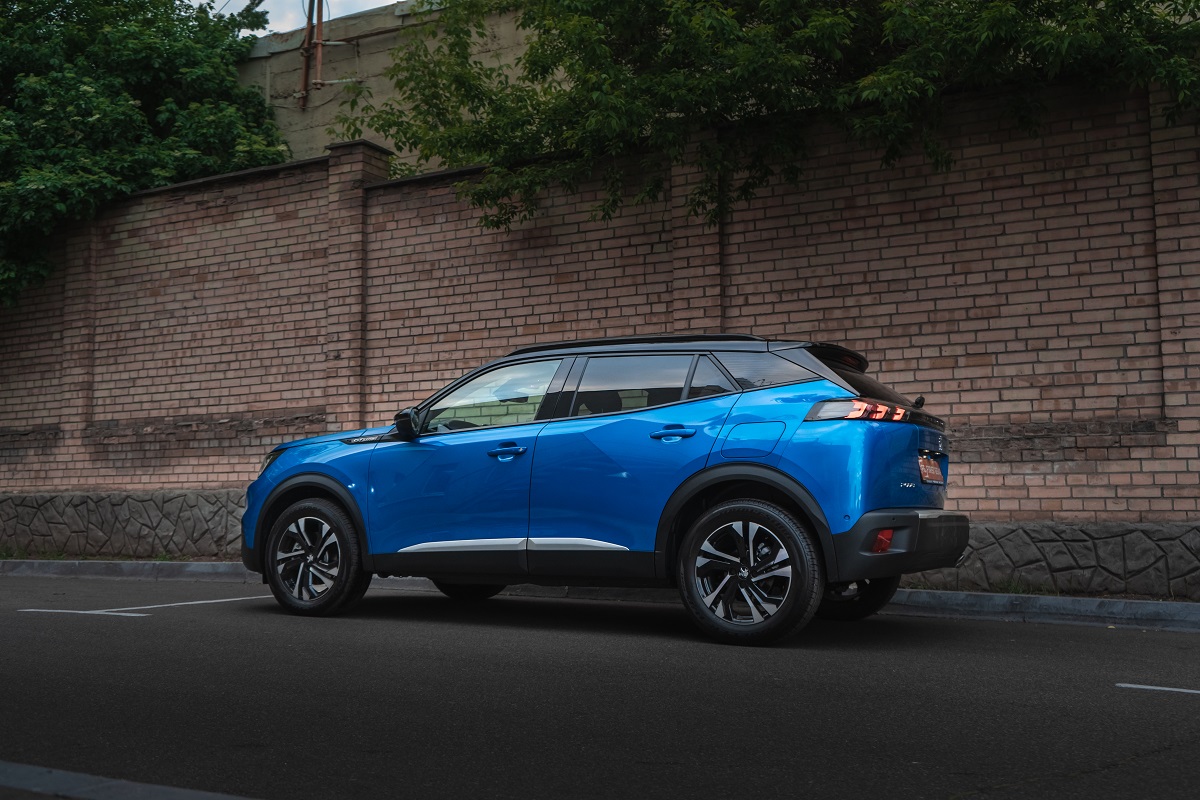 Новий Peugeot 2008 впевнено піднімається на вершину і виривається у фінал AutoBest 2021
