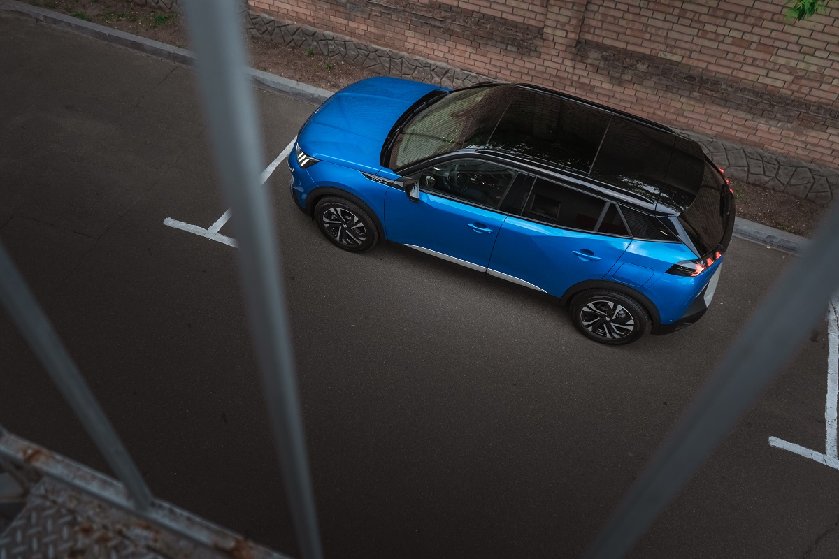 Новий Peugeot 2008 впевнено піднімається на вершину і виривається у фінал AutoBest 2021