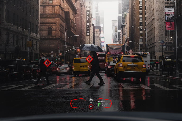 Cadillac Lyriq отримає неймовірну систему проекції на лобове скло