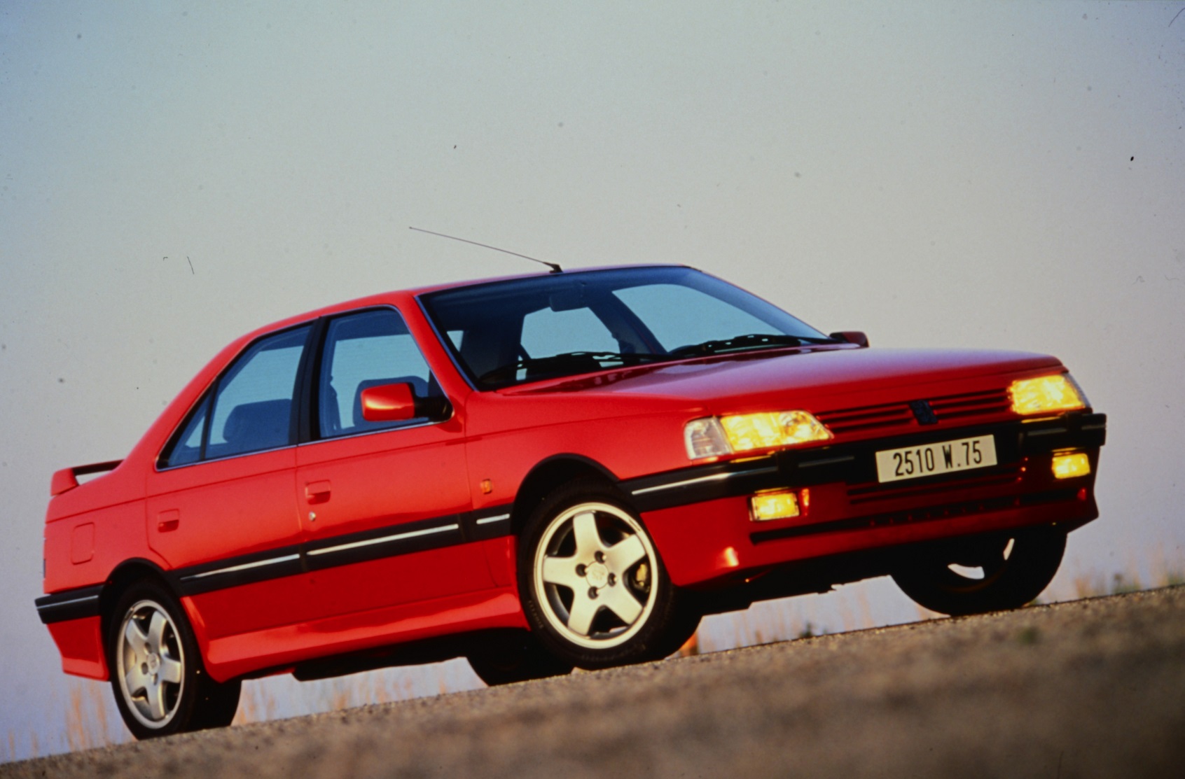 Peugeot 405 T16 як прообраз 508 Peugeot Sport Engineered