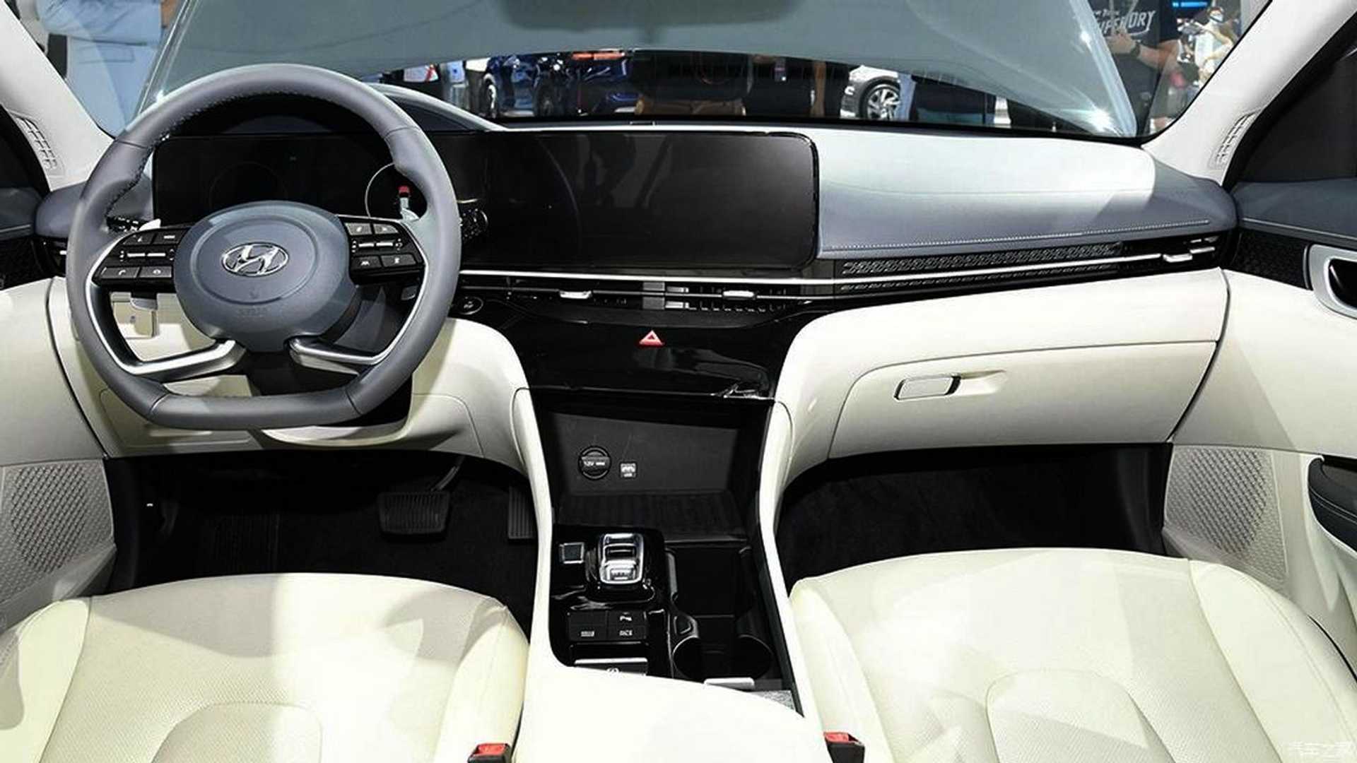 На автосалоні в Гуанчжоу Hyundai презентував електричний седан