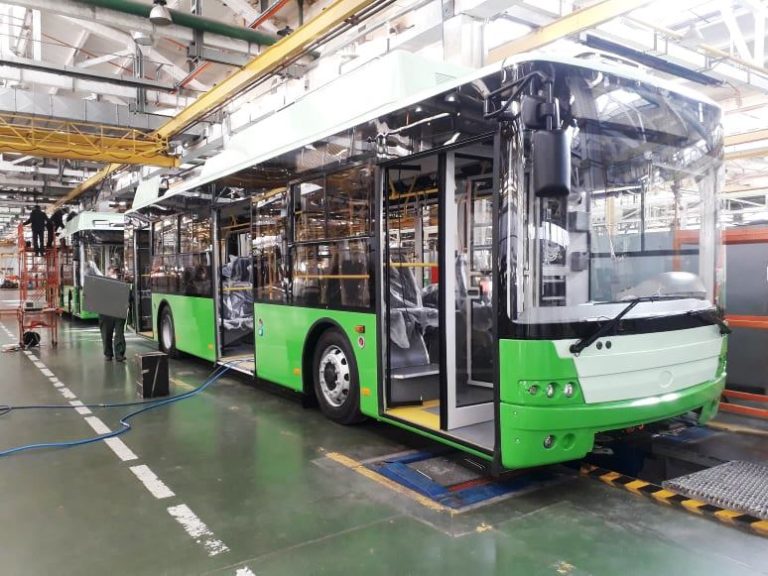 Харків отримав партію нових міських тролейбусів Богдан