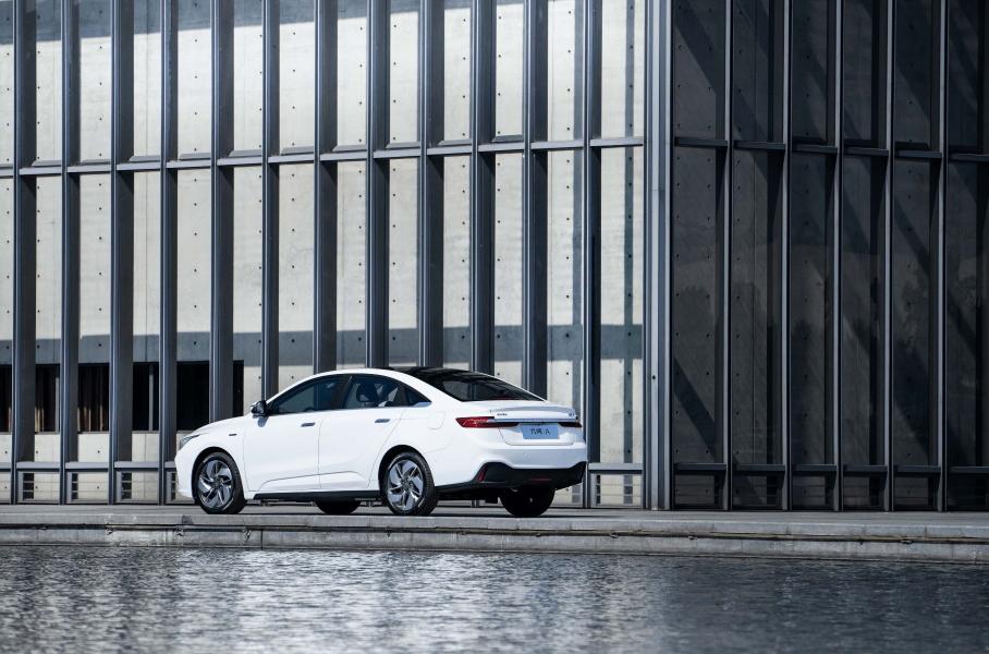 На заводі «БелДжі» перерахували проблеми з впровадження електрокарів Geely