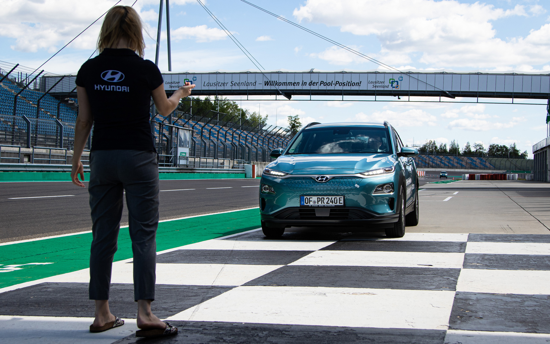 Електрокари порівняються в ціні зі звичайними машинами в 2023 році