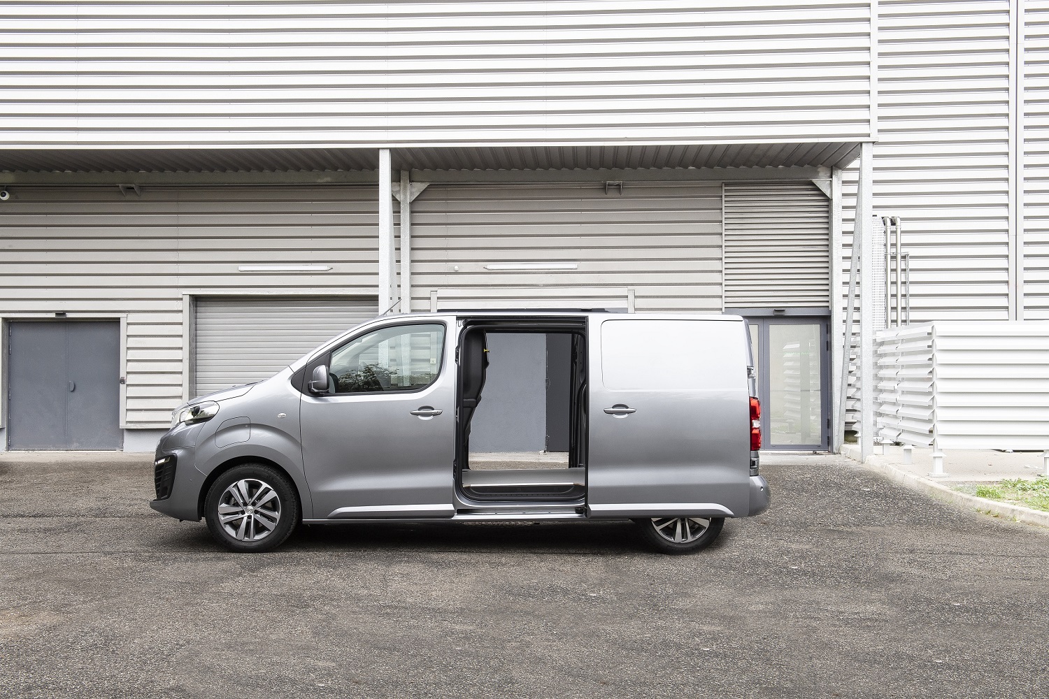 Група PSA перемагає в конкурсі «International Van of the Year 2021»