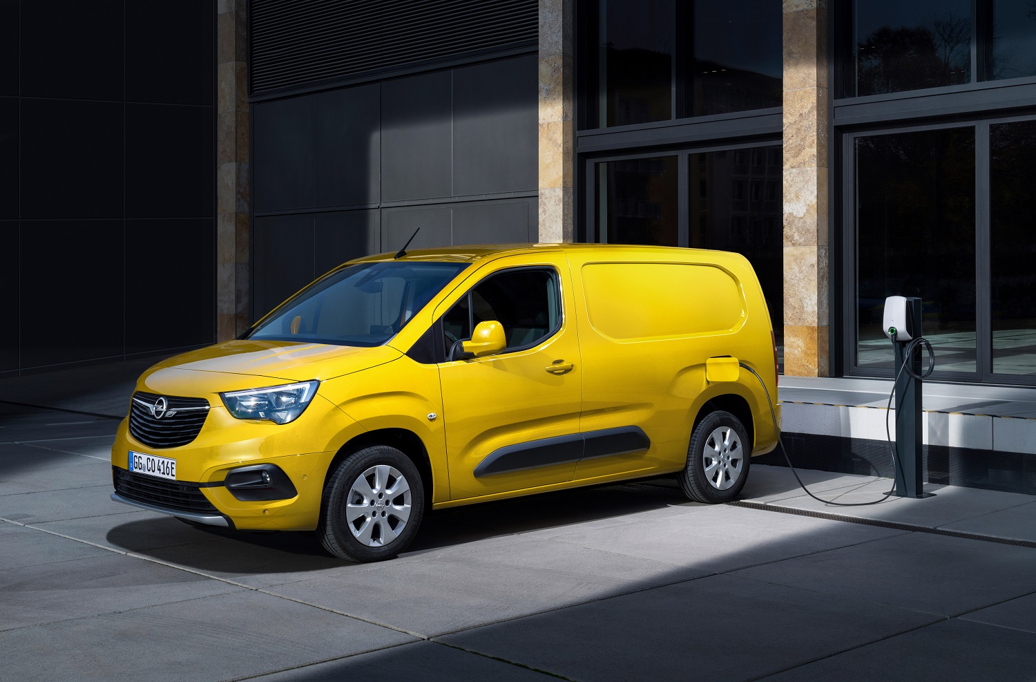 Новий вен Opel Combo-e: безкомпромісна електрична мобільність