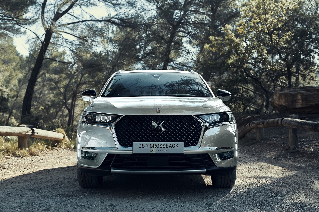 Тест-драйв гібридного кросовера DS 7 Crossback E-TENSE