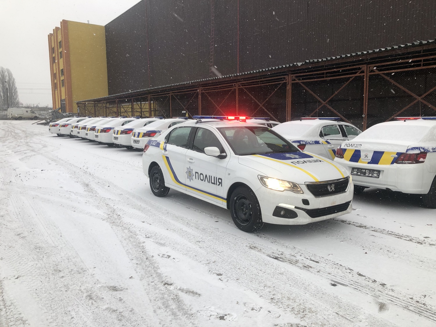 Національна поліція України отримала нові седани