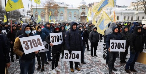Нардепи прийняли в першому читанні законопроекти щодо розмитнення "євроблях"