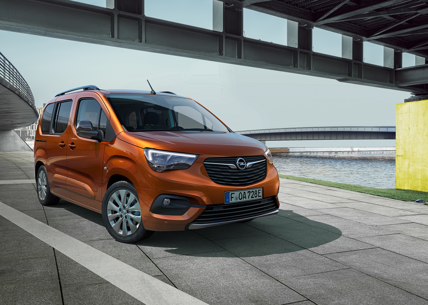 Бренд Opel представляє новий електромобіль – вен Combo-e Life