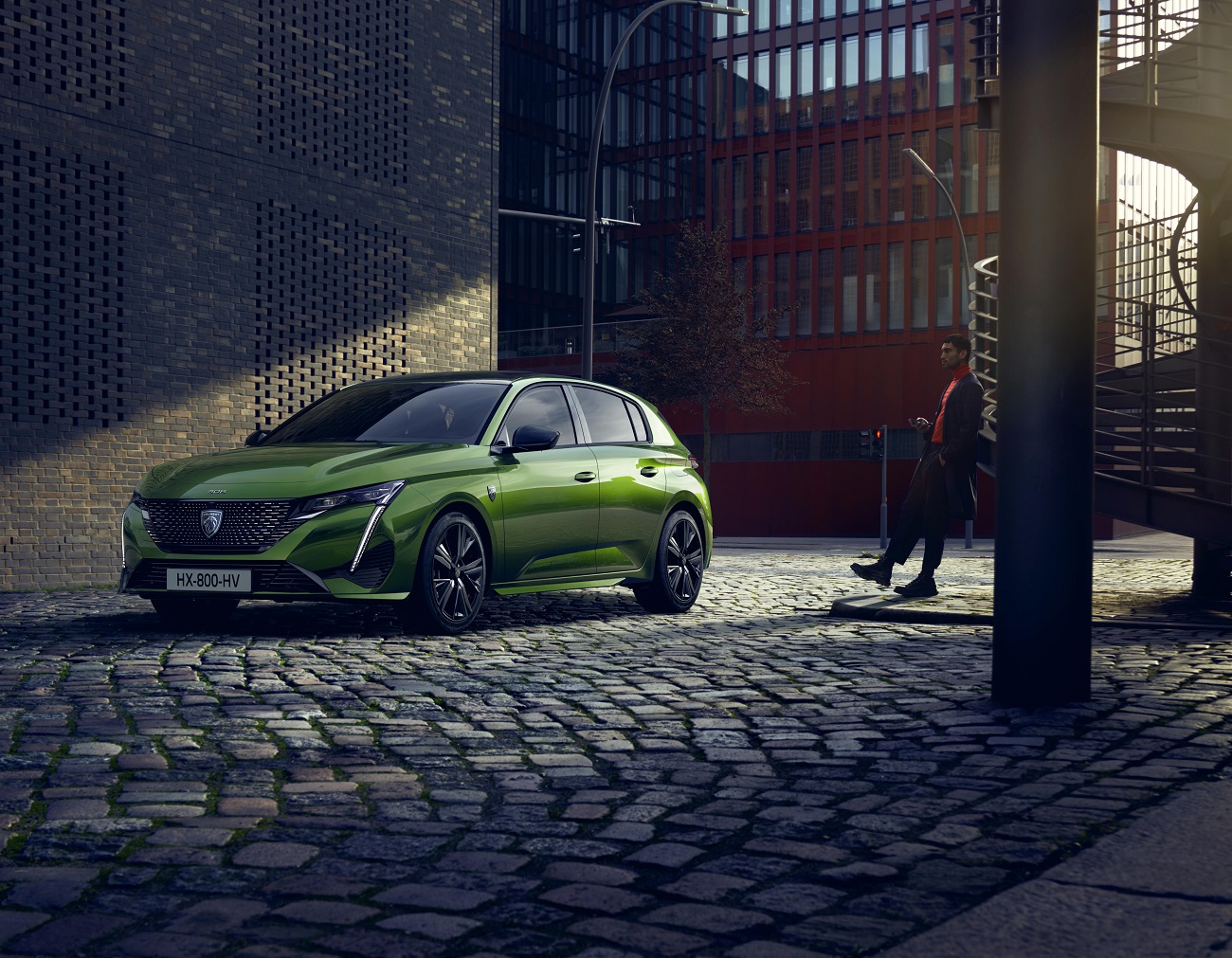 Peugeot представив новий потужний Plug-In гібрид