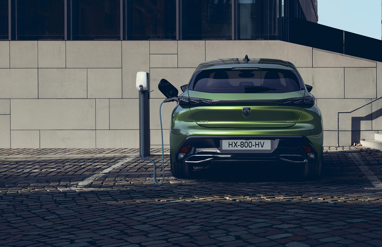 Peugeot представив новий потужний Plug-In гібрид