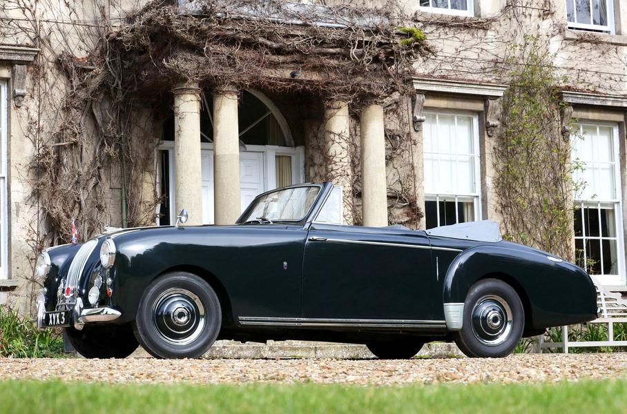 Чоловік королеви і його автомобілі