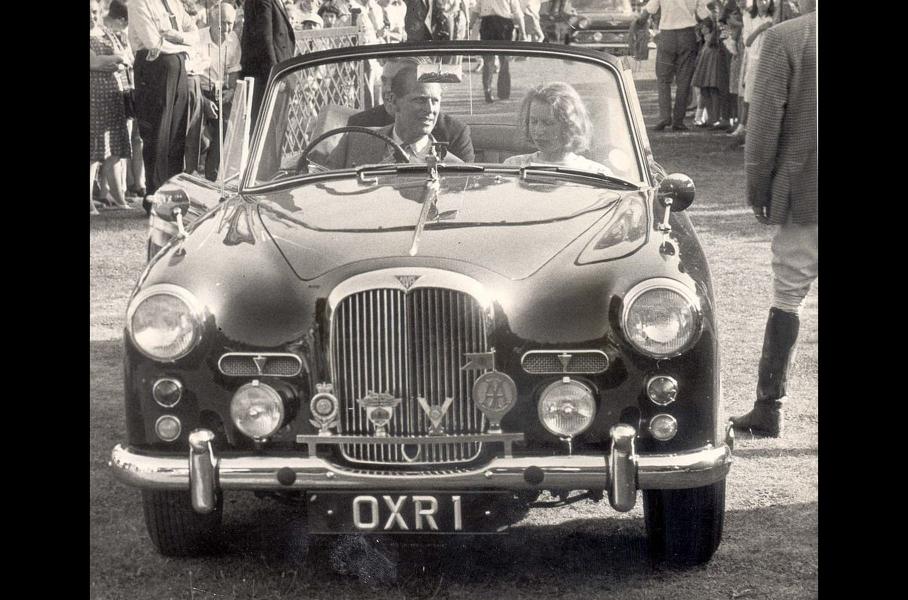 Чоловік королеви і його автомобілі