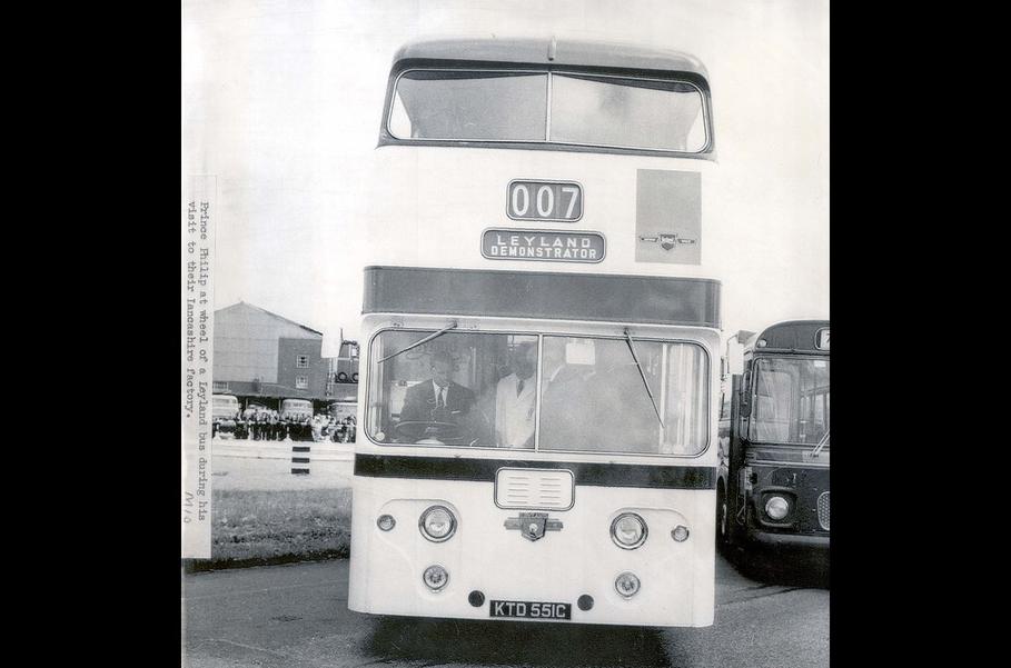 Чоловік королеви і його автомобілі