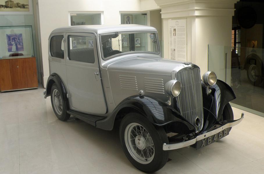 Чоловік королеви і його автомобілі