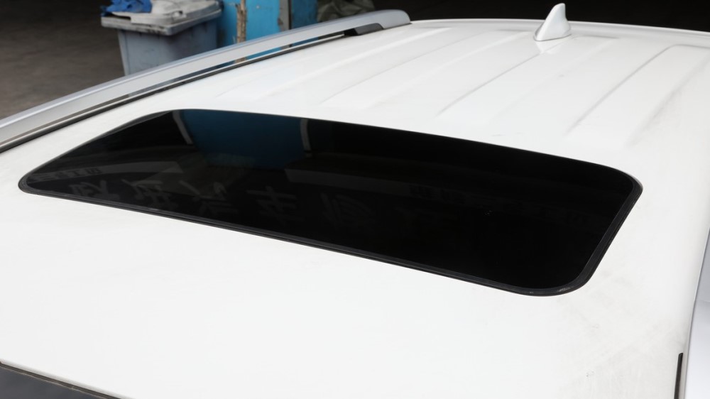 Chery замінить одну з комплектацій Tiggo 4. Втрату потужності компенсують люком на даху