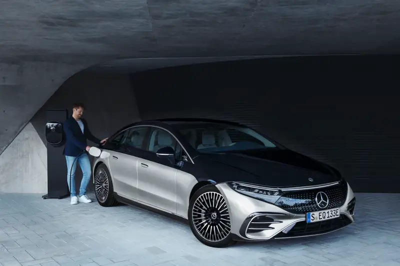 Mercedes-Benz представив конкурента Porsche Taycan і Tesla Model S