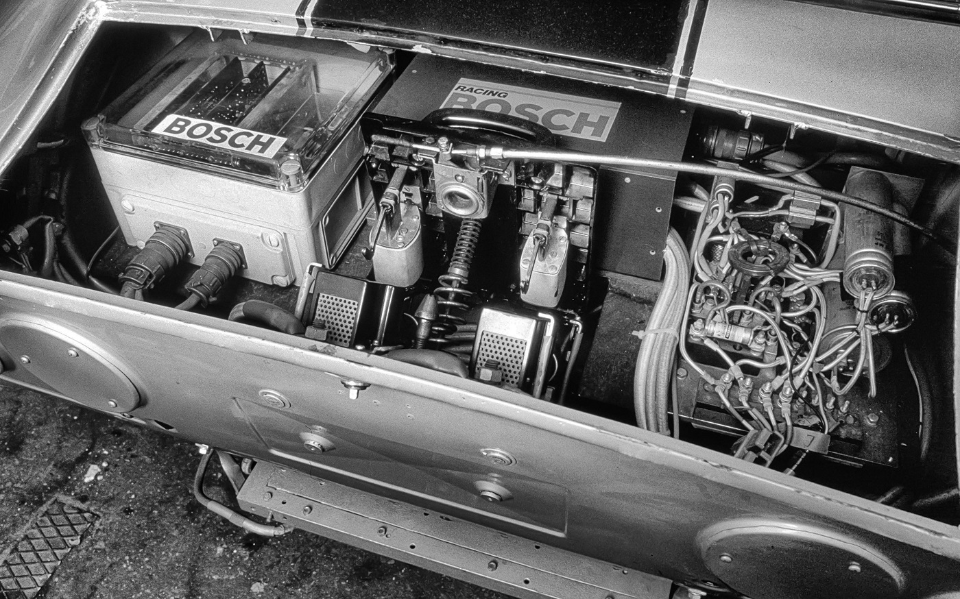 Перший електромобіль з «блискавкою» святкує 50 років