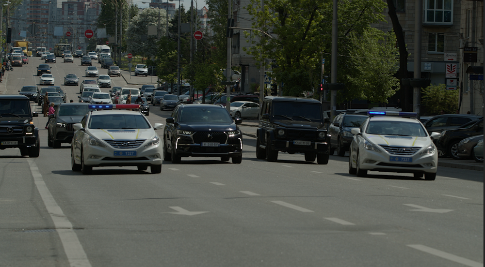 Преміальний DS 7 Crossback  в центрі «Президентського кортежа» на вулицях Києва