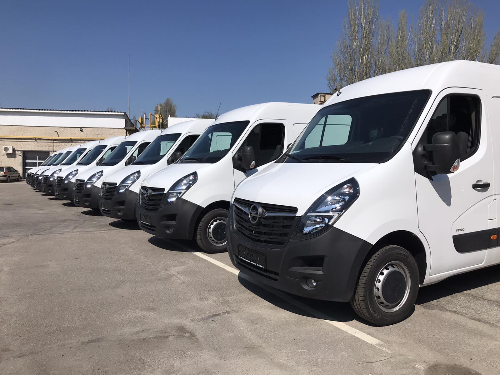 Фургони Opel Movano передані новому корпоративному клієнту