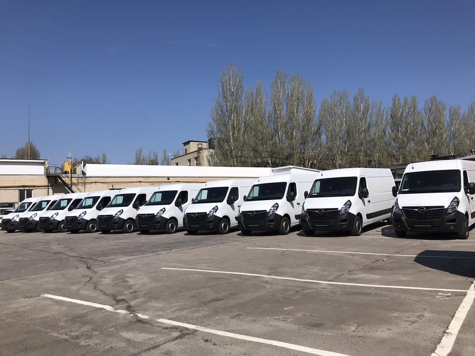 Фургони Opel Movano передані новому корпоративному клієнту
