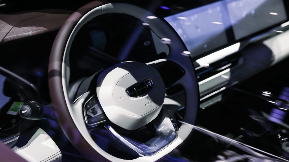 На ринок вийшов флагманський кросовер Geely. Модель виявилася доступнішою колишньої