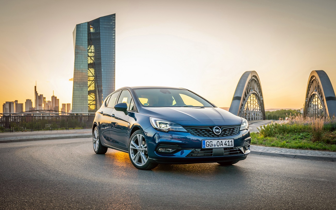 Ювілей Opel Astra: 30 років бестселеру і амбасадору змін європейського С-класу