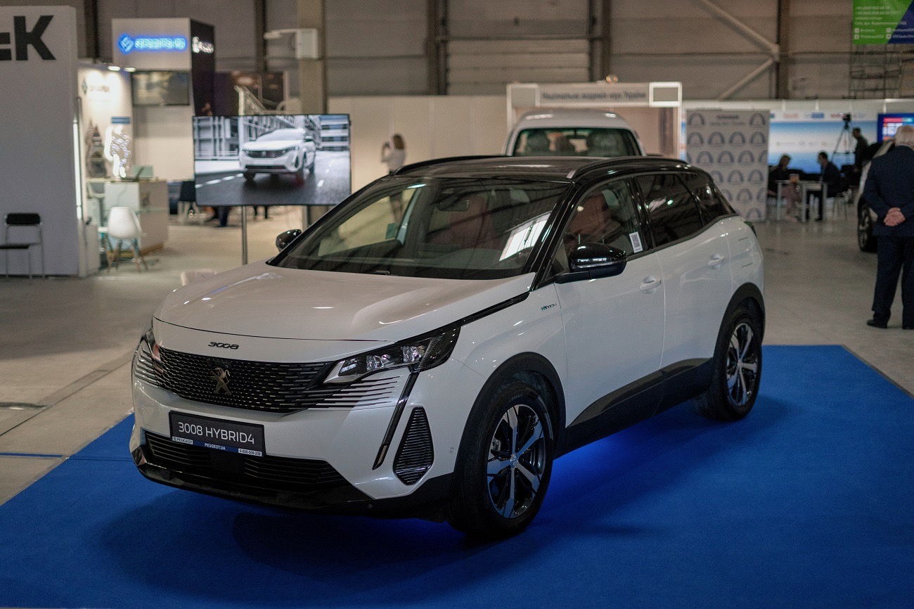 Бренди PEUGEOT і DS Automobiles представляють на виставці Plug-In Ukraine власні гібриди