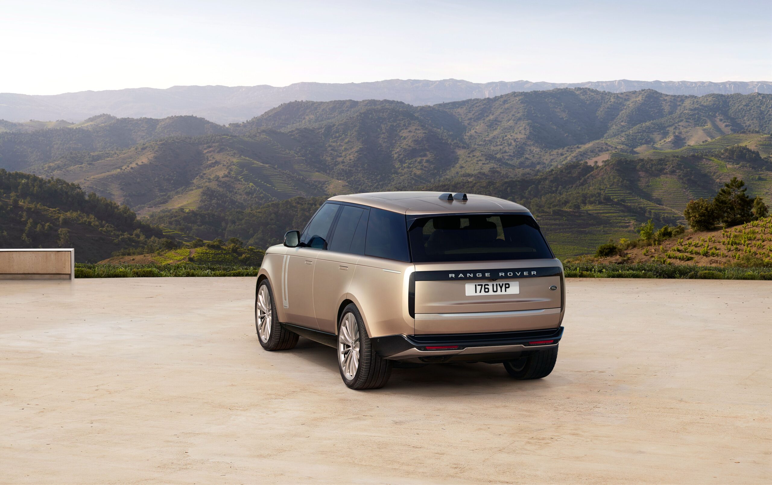 Головні новинки тижня: Range Rover та Mercedes SL