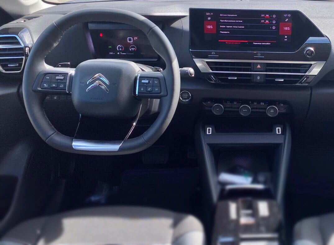 Новий CITROËN C4 вже в салонах офіційних дилерів Бренда