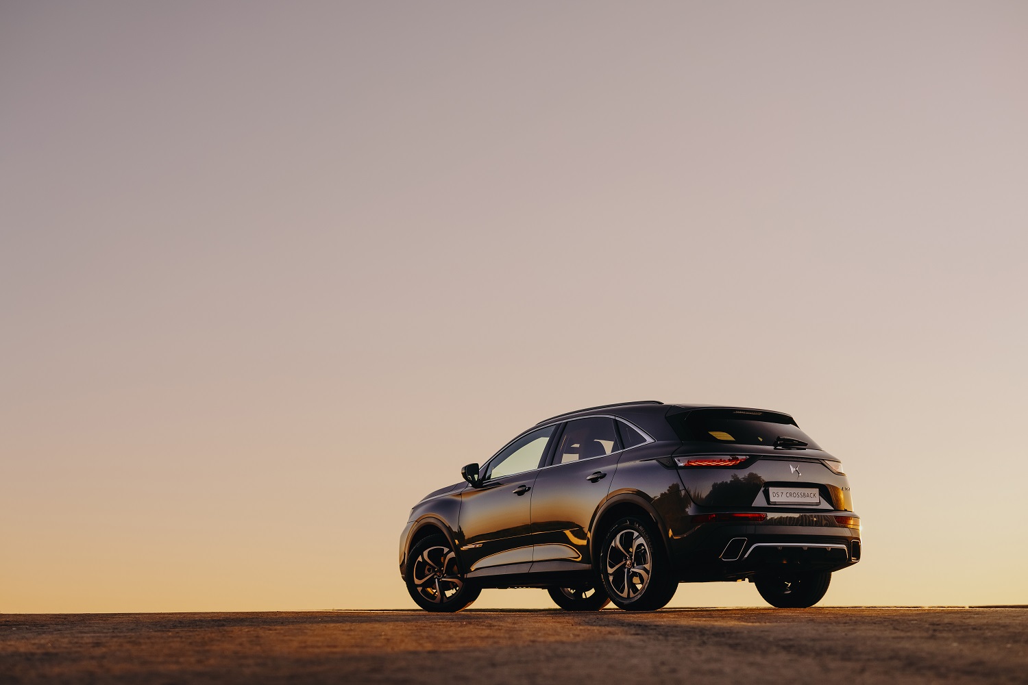 Чи стане DS 7 Crossback E-Tense переможцем у номінації «Кращий плагін-гібридний кросовер року 2022»?