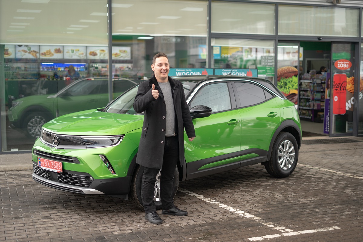WOW-кросовер OPEL Mokka знайшов свого нового володаря – щасливий переможець акції «Mokka WOGOНЬ» отримав свій приз