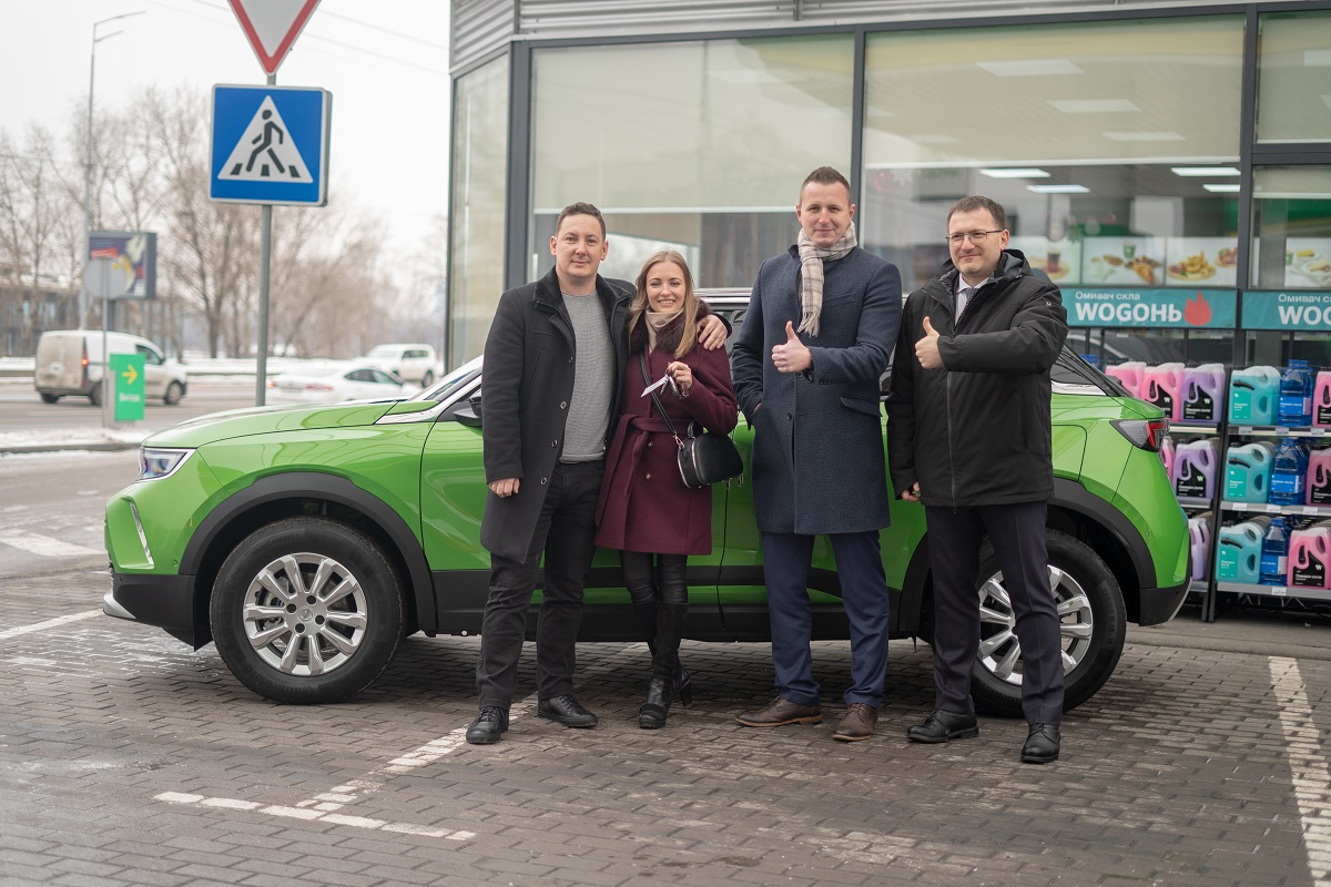 WOW-кросовер OPEL Mokka знайшов свого нового володаря – щасливий переможець акції «Mokka WOGOНЬ» отримав свій приз