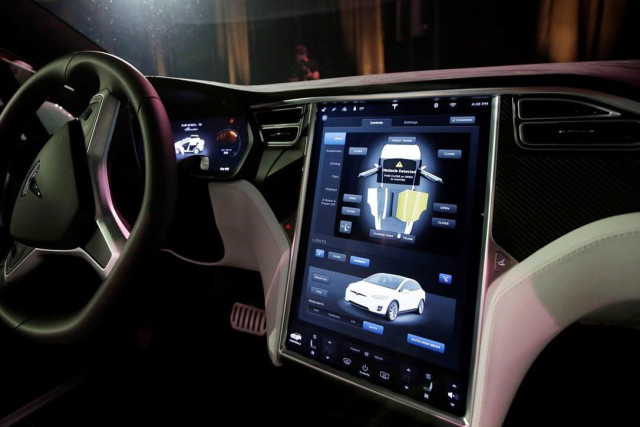Експерти вважають, що безліч технологій на борту роблять автомобіль більш небезпечним