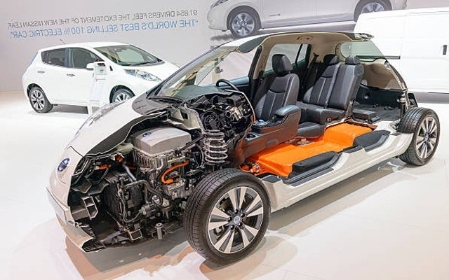 Експерти розповіли, як правильно і де обслуговувати електромобіль